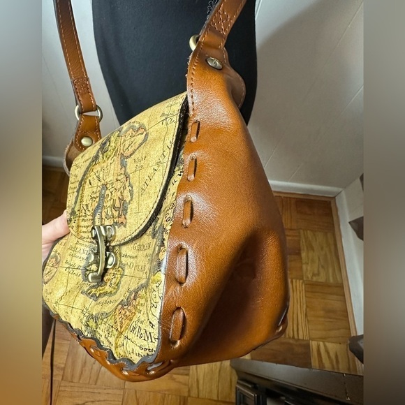 NWOT Patricia Nash Lucia Crossbody European Map with Tan Trim Purse - Picture 5 of 13